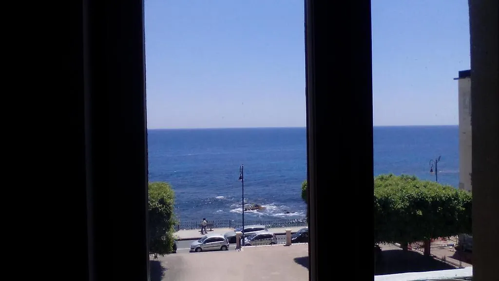 Casa Vacanze Corso Umberto ジャルディーニ・ナクソス 0*,